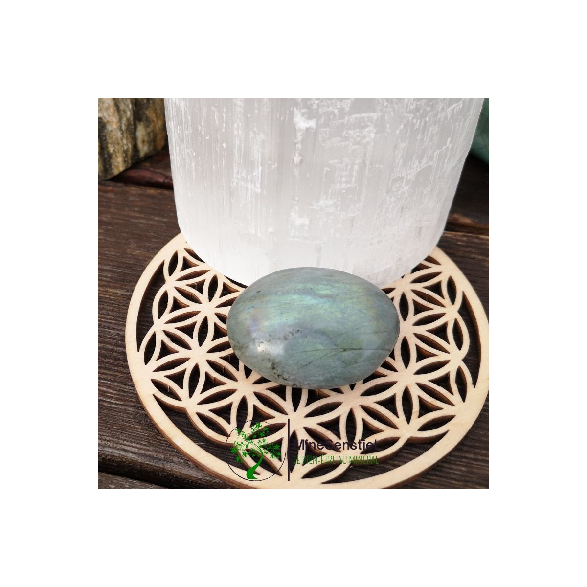 Galet labradorite bleu vert