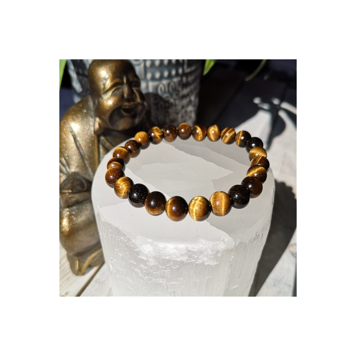 bracelet oeil de tigre 8mm bouddha et sélénite gros plan