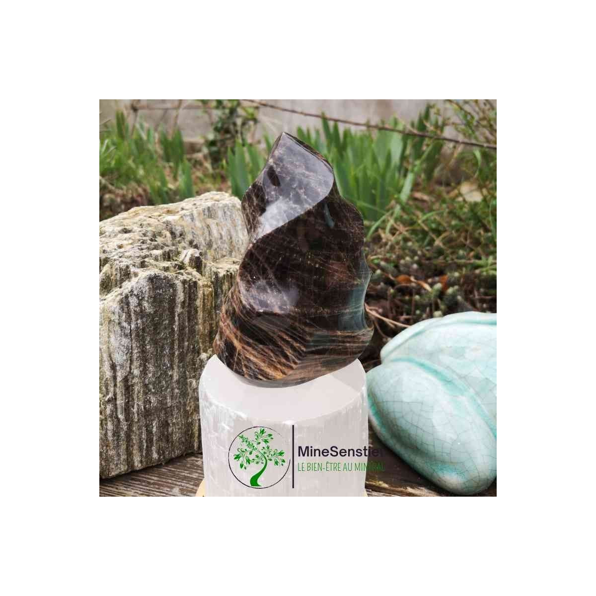 Pierre de lune noire forme flamme