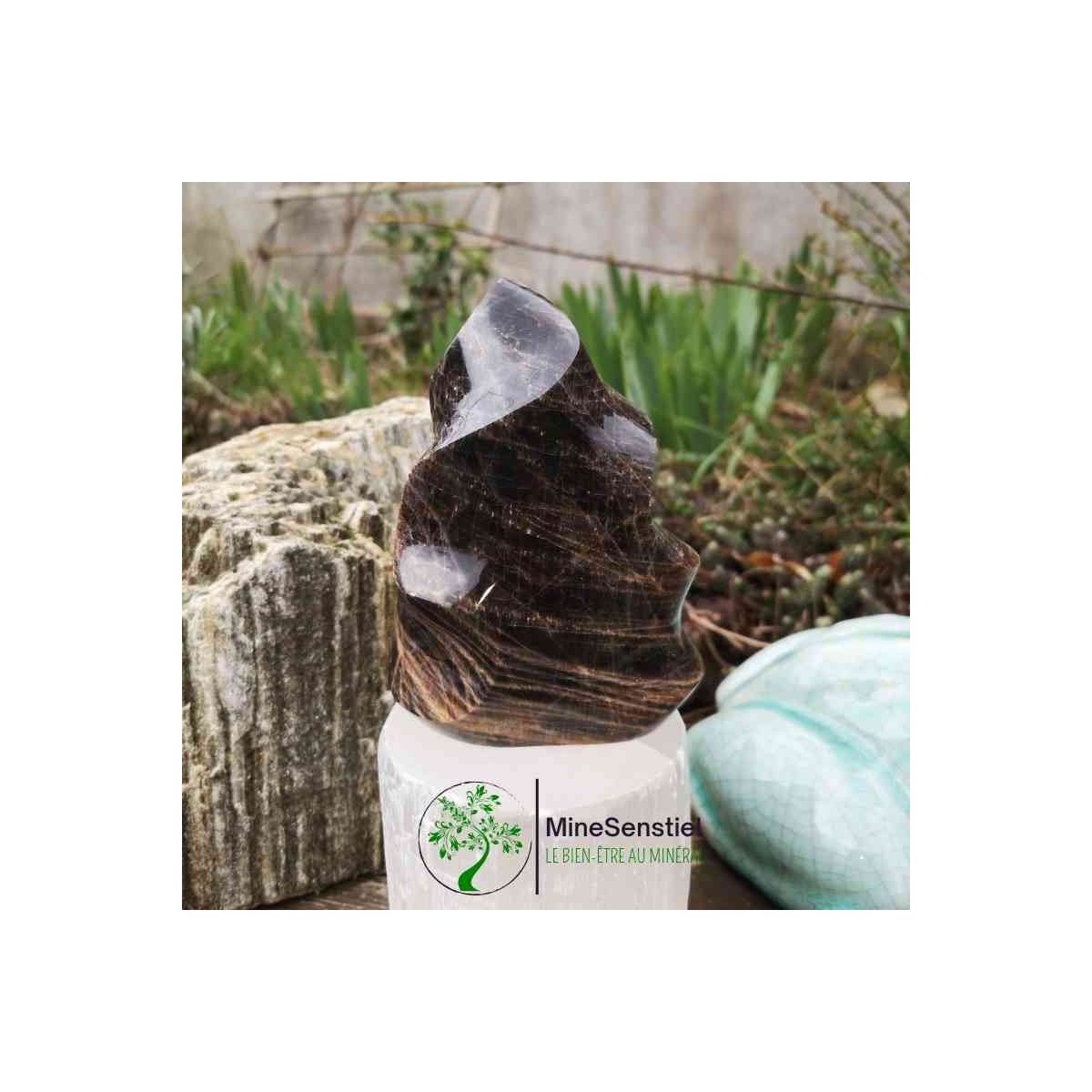 Pierre de lune noire forme flamme