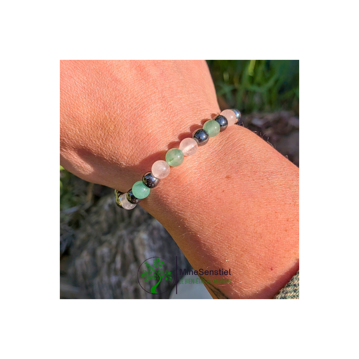 Bracelet chakra cœur porté au poignet - quartz rose aventurine verte hématite