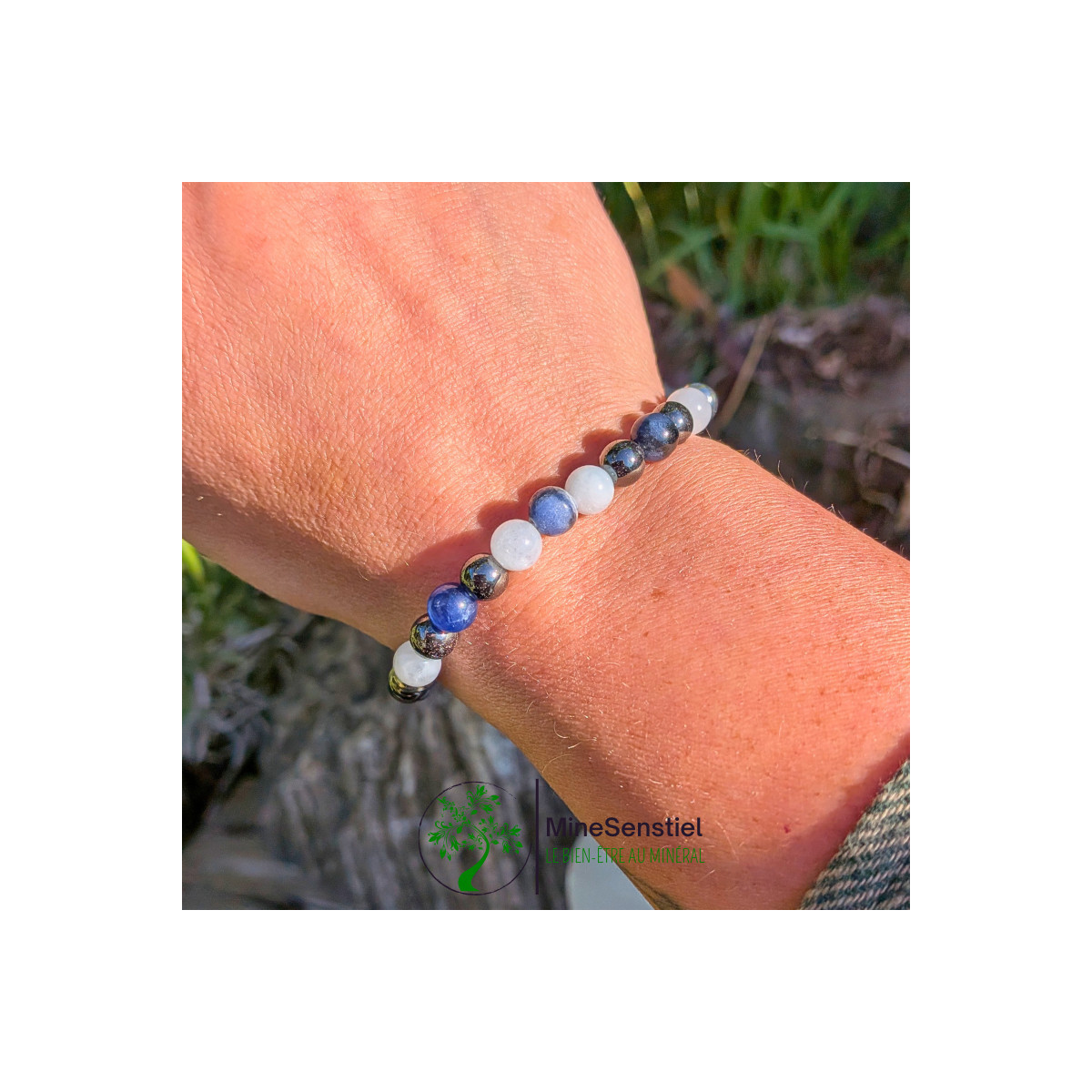Bracelet chakra gorge porté au poignet - sodalite aigue-marine hématite