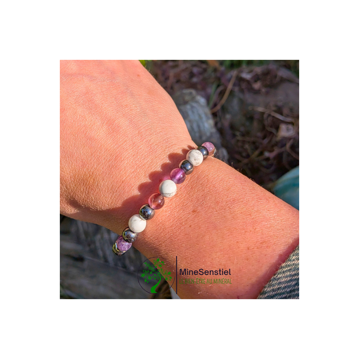 Bracelet chakra coronal porté au poignet - améthyste howlite hématite