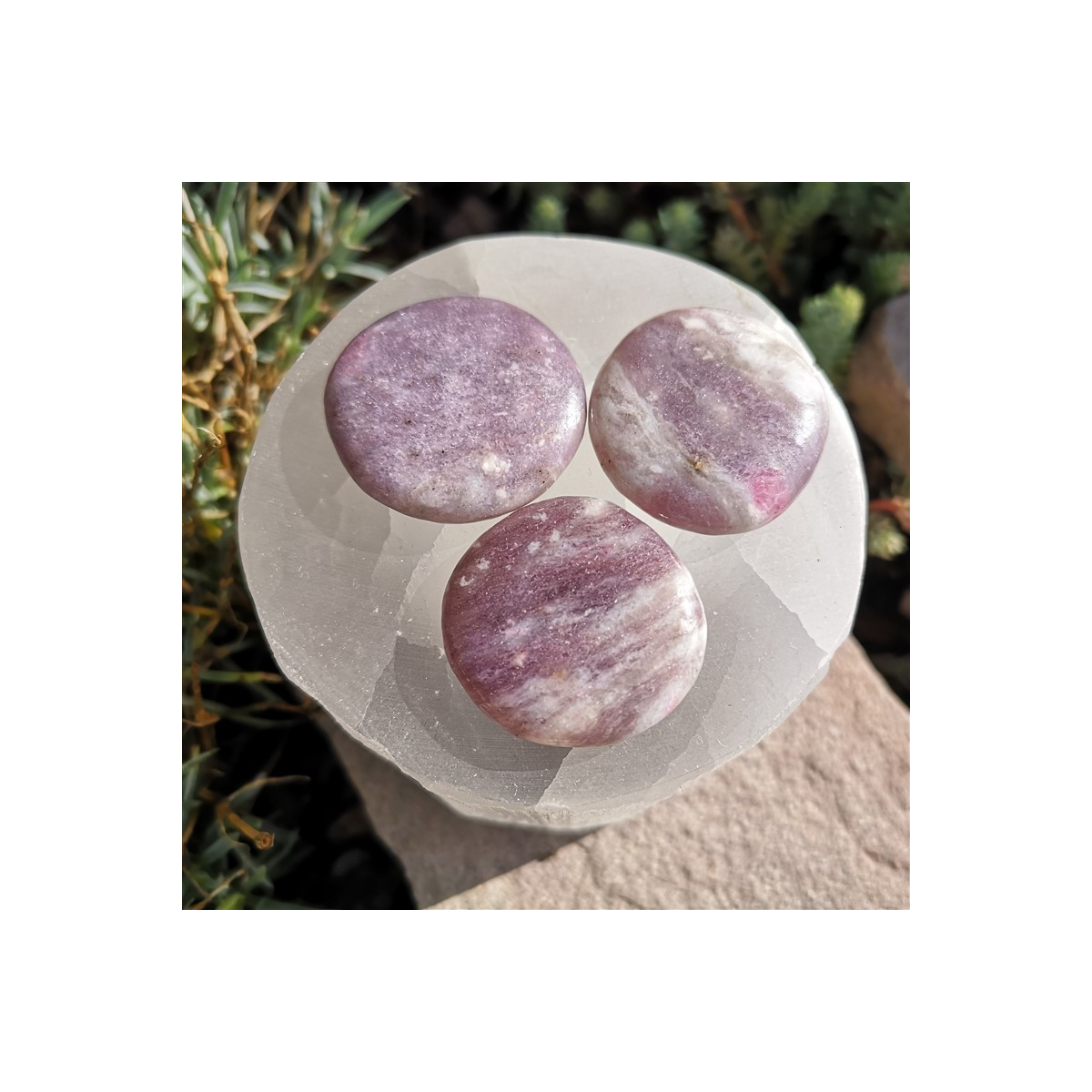 Galet chakra lépidolite