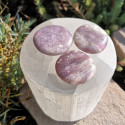 Galet chakra lépidolite