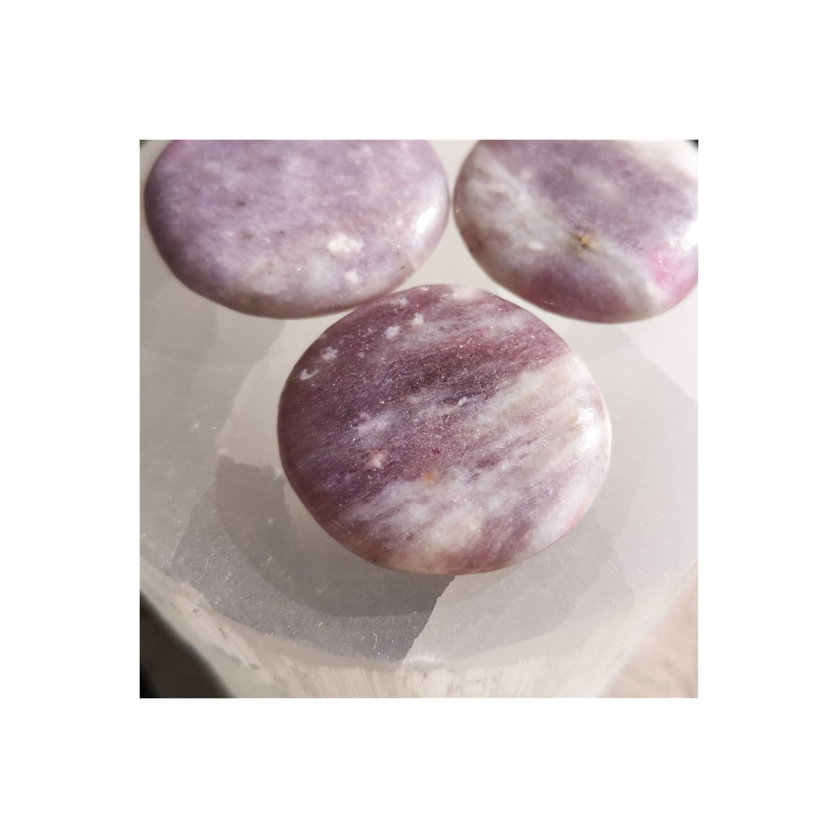 Galet chakra lépidolite