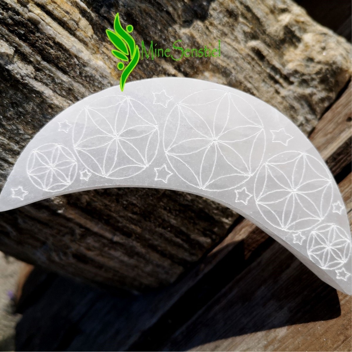 Plaque sélénite lune gravée fleur de vie