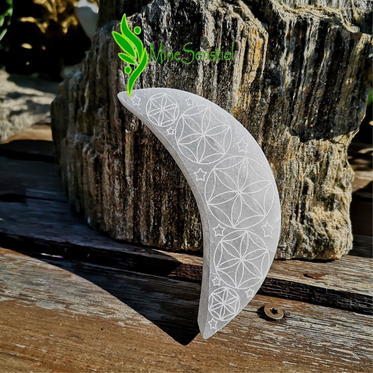 Plaque sélénite lune gravée fleur de vie
