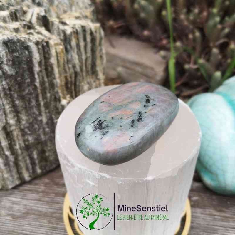 Galet labradorite rose