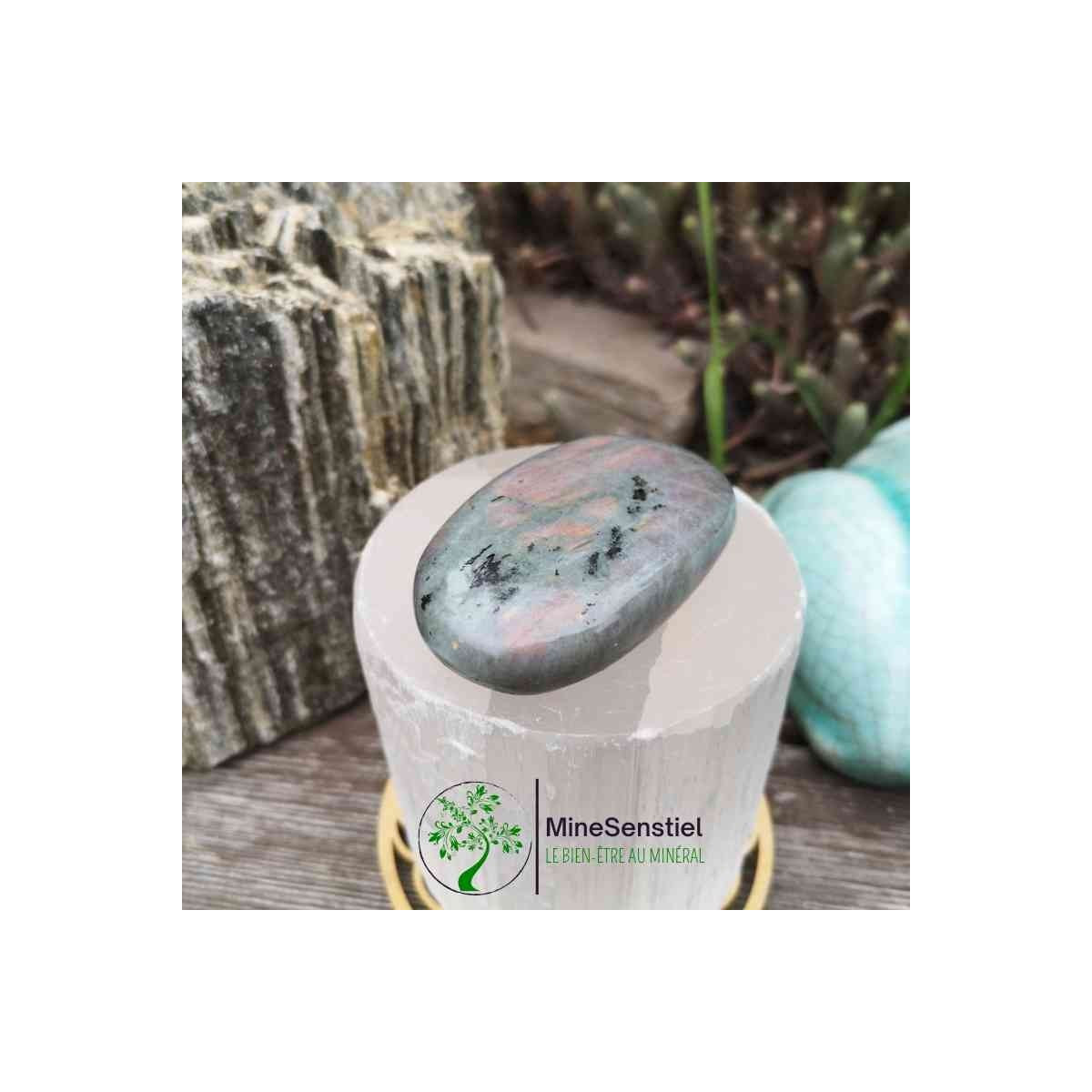 Galet labradorite rose