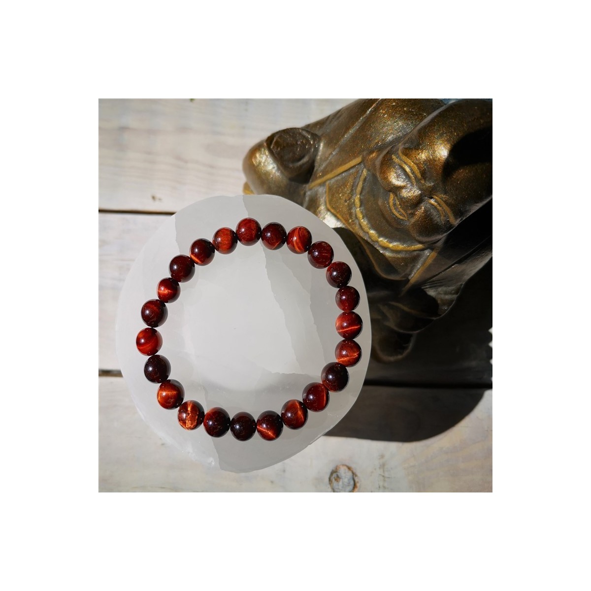 bracelet oeil de taureau 8mm sélénite et bouddha gros plan