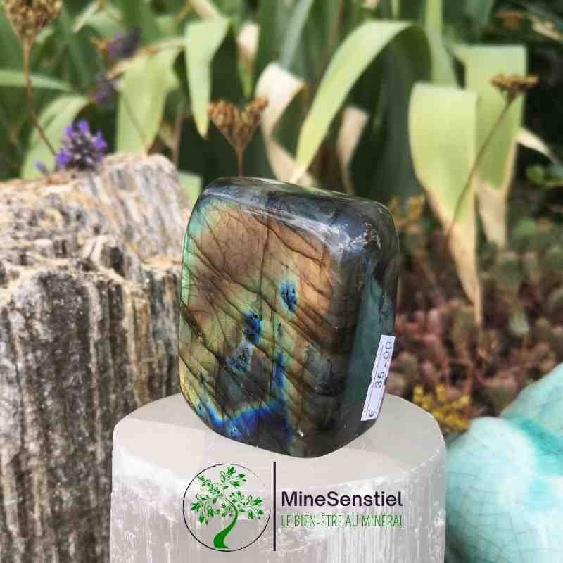 Labradorite multicolore forme à poser