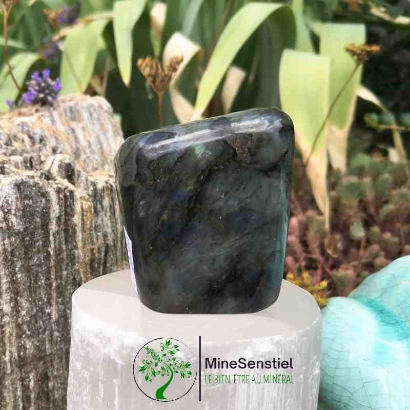 Labradorite multicolore forme à poser